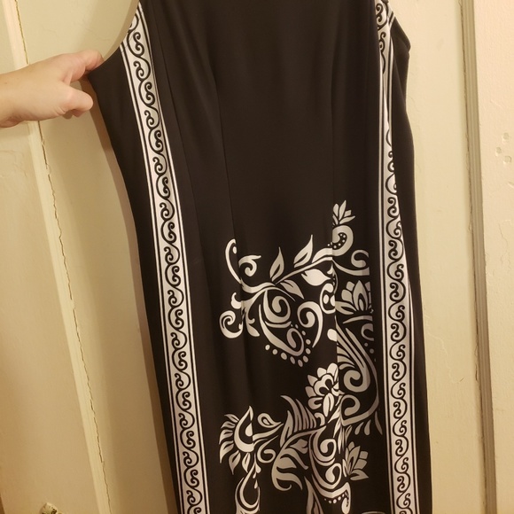 Dress - Picture 2 of 3